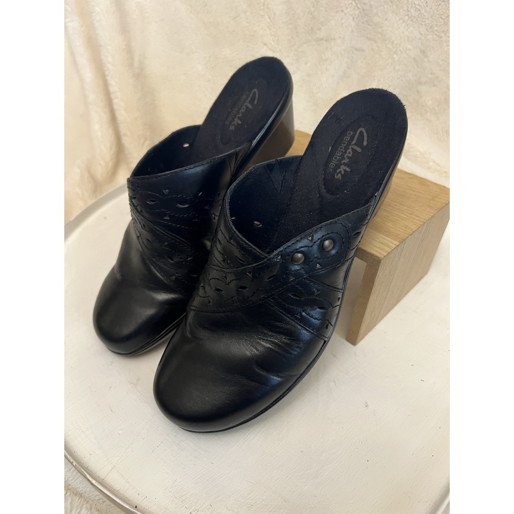Clarks Black Leather Mule Clogs With Cutout And Studs Size 8 EUC
